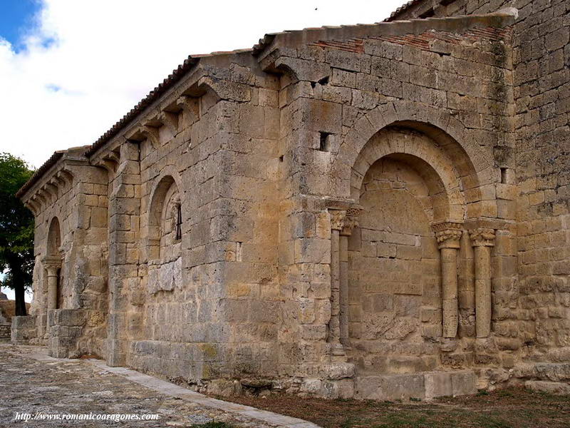 VISTA SURESTE DE LA NAVE SUR ADOSADA AL TEMPLO